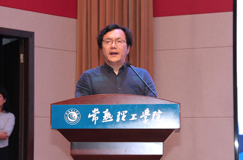 校外生涯教育实践基地代表许文发言_副本.jpg