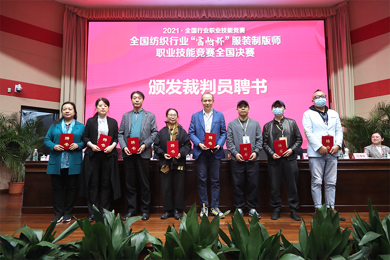 9裁判员代表宣誓.jpg