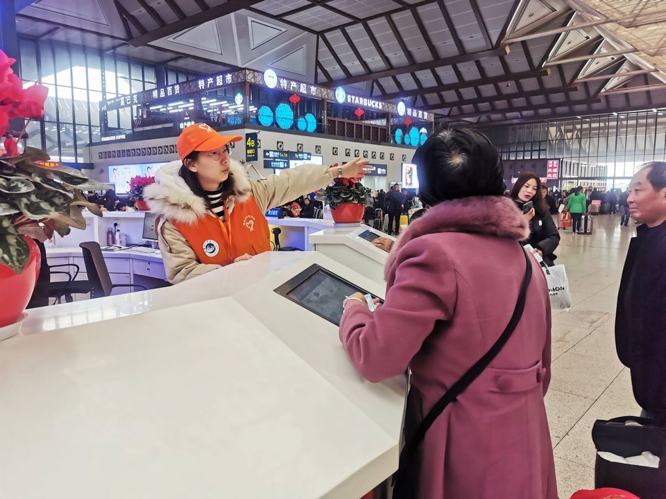 参加“情暖春运”苏州火车站志愿活动1.jpg